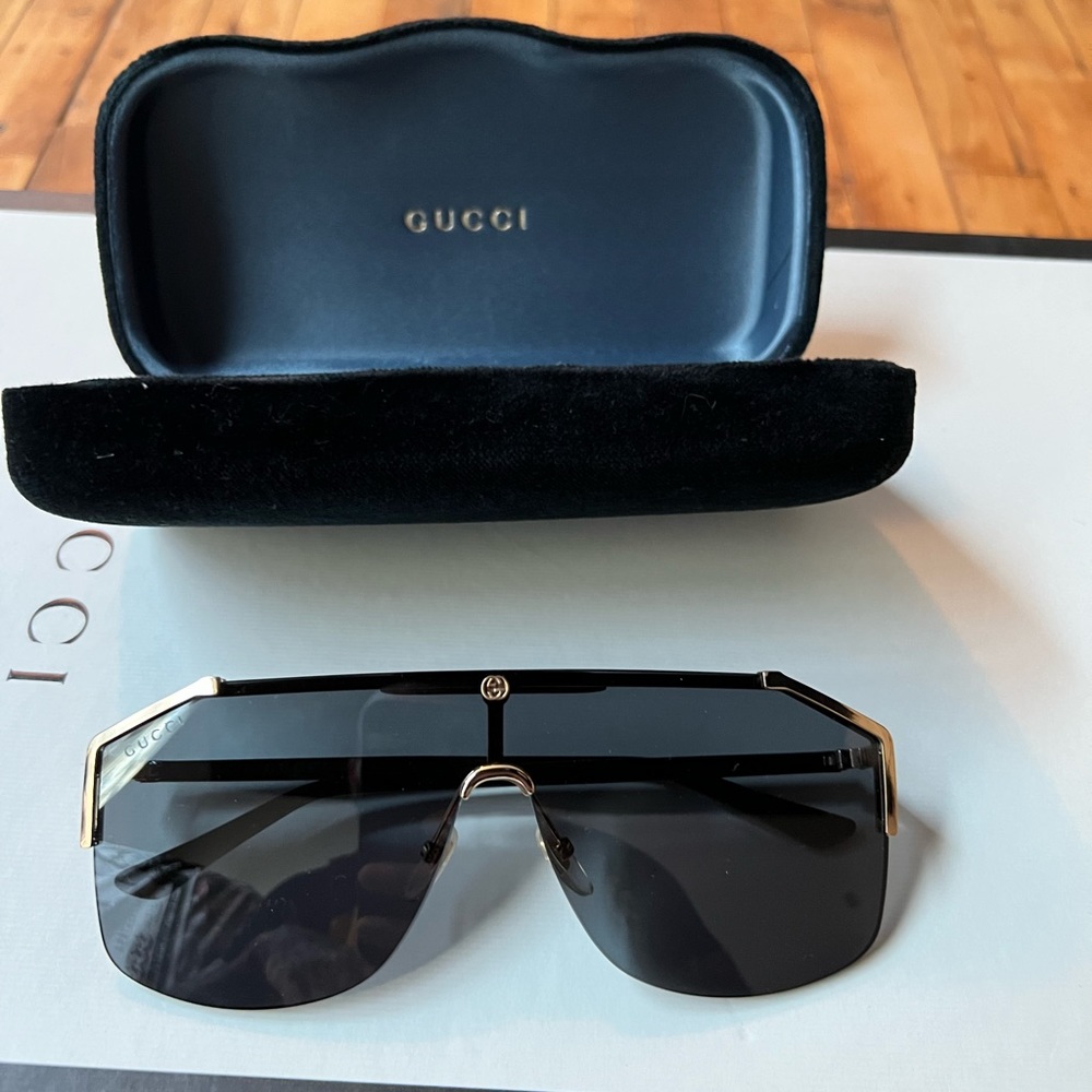 Gucci sun glasses